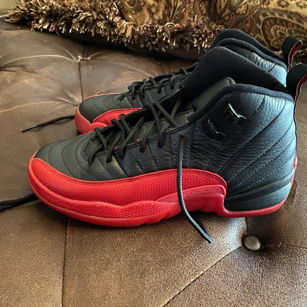 the Jordan 12 flu game and there size are 6 youth they are also used